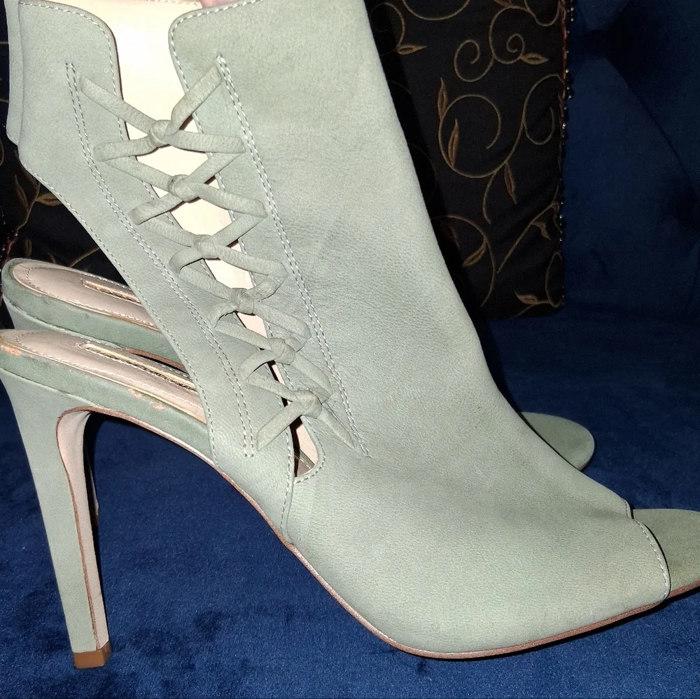 EUC BCBGeneration Size 9.5 Sage Green Cornelius Corset Boots!